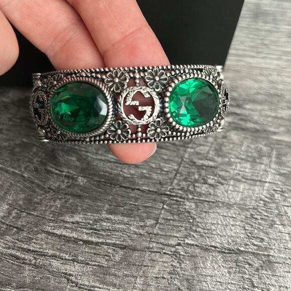Gucci new!
Crystal-embellished Sterling-silver Bracelet - Green Sz 16 - Picture 12 of 14